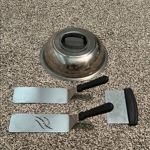 Blackstone Cooking Tool Set with Black Handles and cover